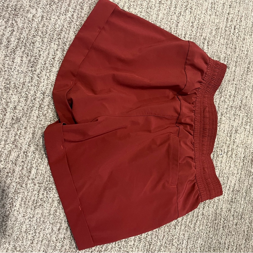 Lululemon spring break away short Chianti - Picture 5 of 6